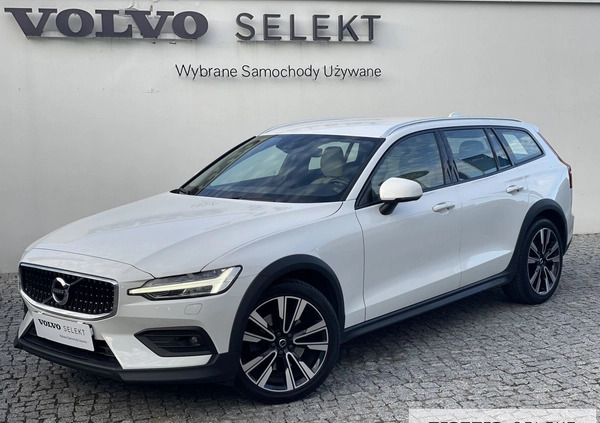 samochody osobowe Volvo V60 Cross Country cena 144900 przebieg: 128990, rok produkcji 2019 z Warszawa